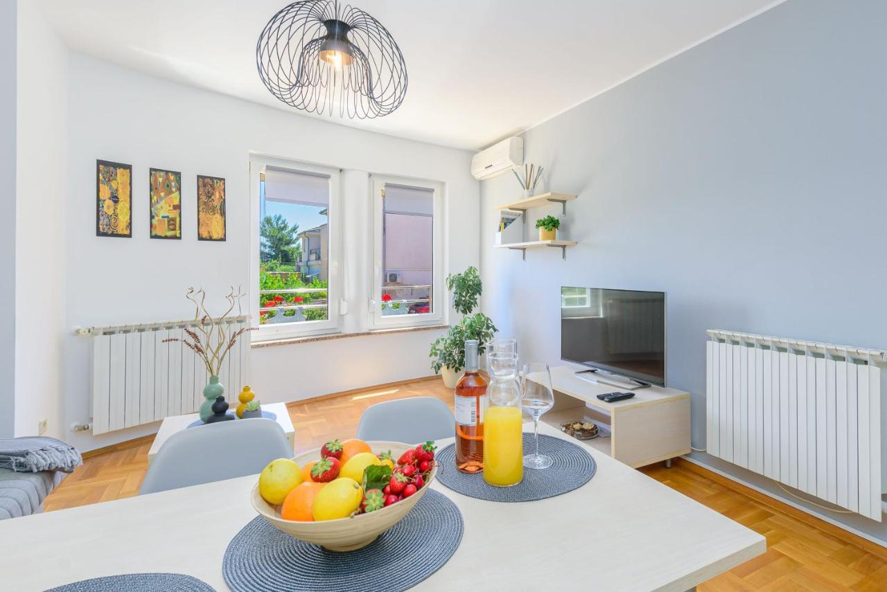 Apartment Vita พูลา ภายนอก รูปภาพ